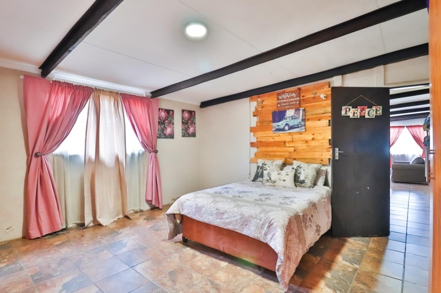 5 Bedroom Property for Sale in Donkerhoek A H North West